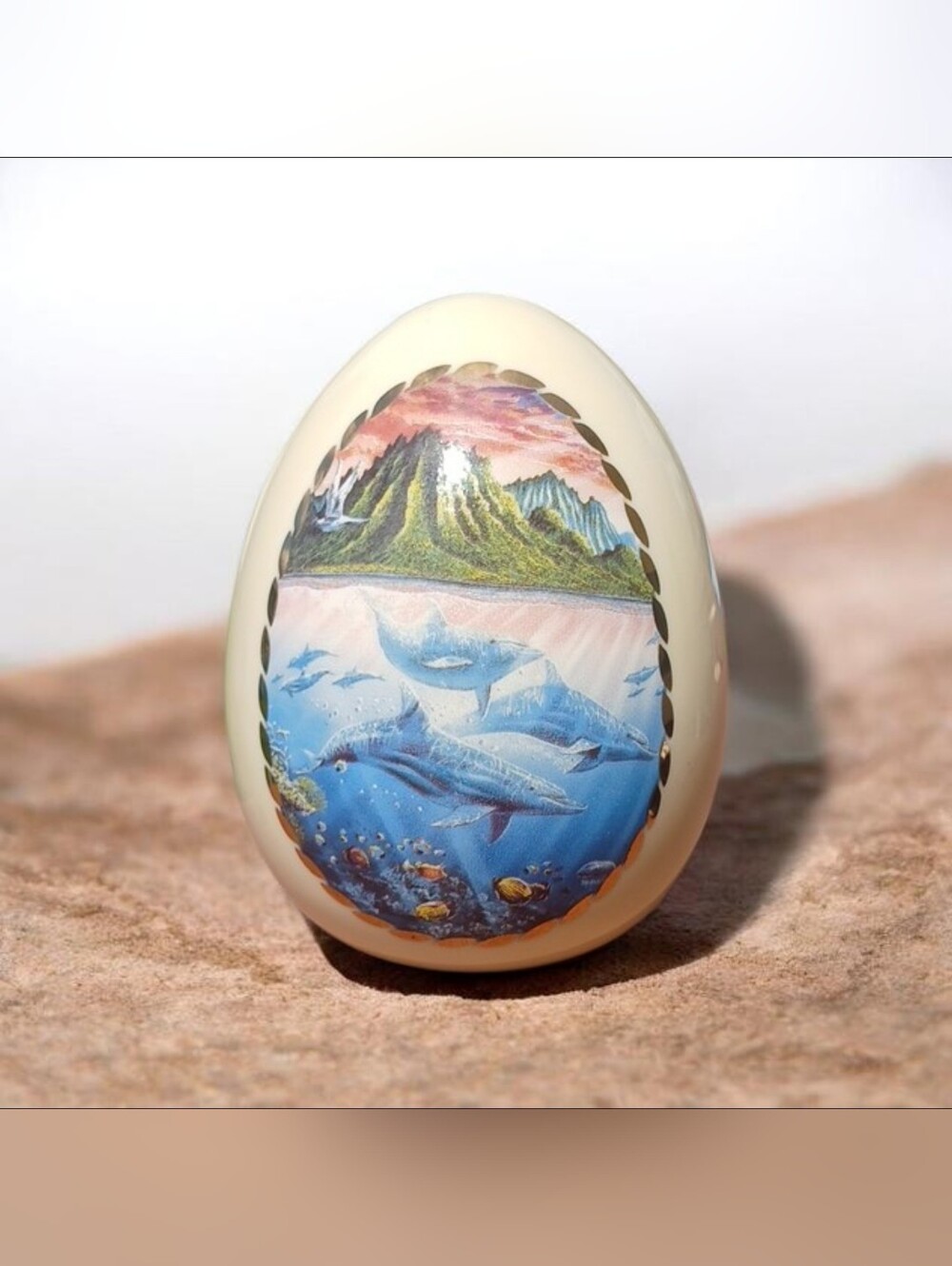 Vintage 1995 Danbury Mint Porcelain Egg  "Splendors of the Sea"
